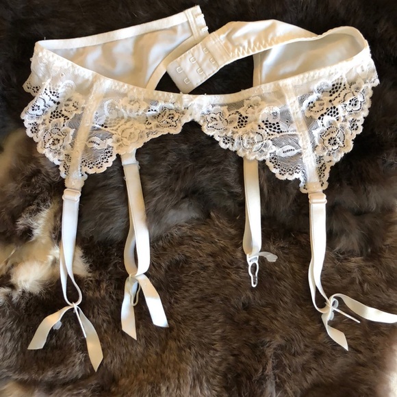 Garter belt - Picture 1 of 2